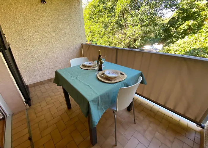 Duplex Calme Pres Des Commodites, - Fr-1-732-94